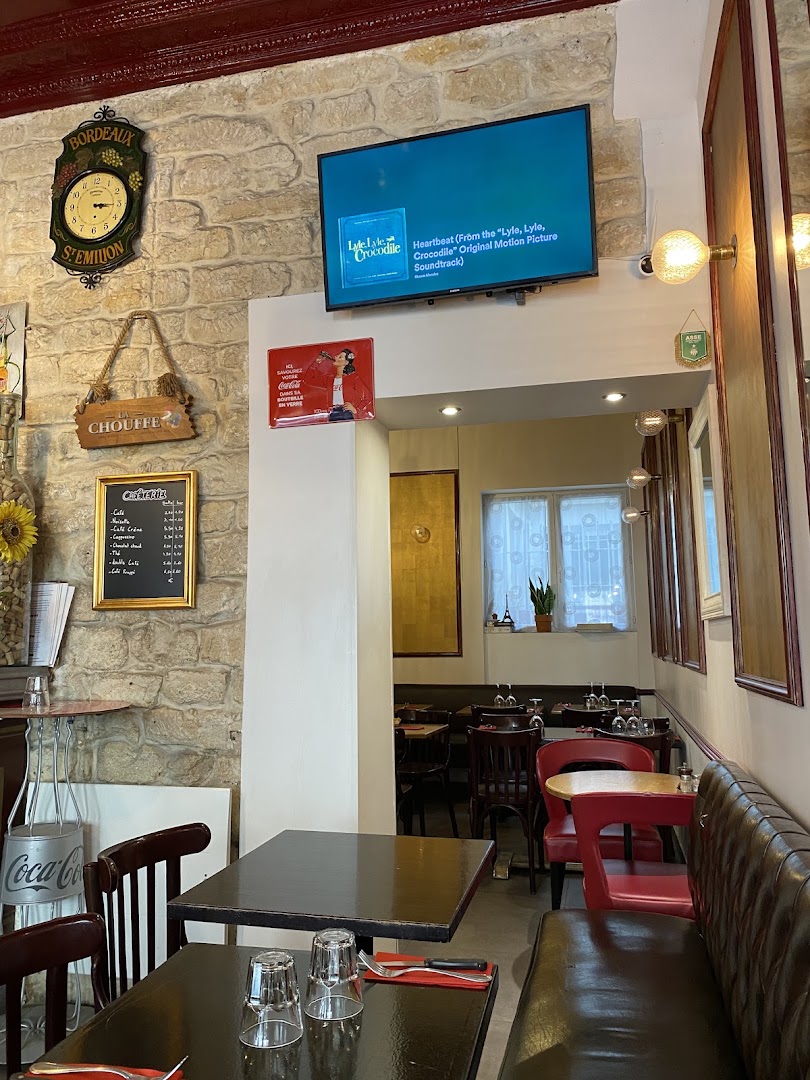 Couloir et salle intérieure vide de Bistro Neuf